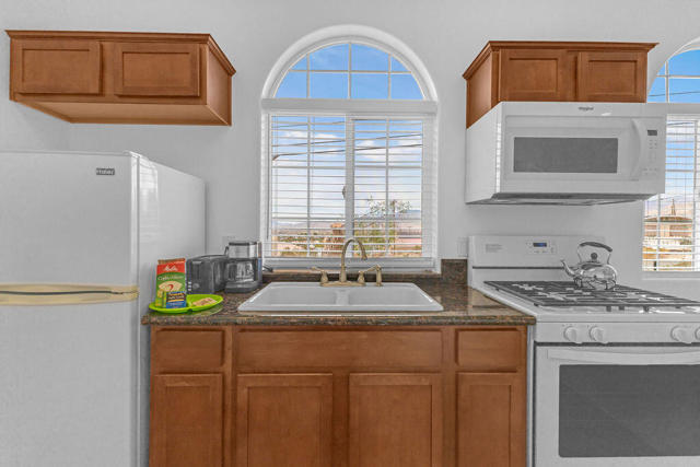 12622 Miracle Hill Road, Desert Hot Springs CA: https://media.crmls.org/mediaz/16e266c0-1507-440c-92cd-180cd3d78974.jpg