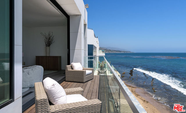 26814 Malibu Cove Colony Drive, Malibu CA: https://media.crmls.org/mediaz/16e30165-d6b7-4645-a871-f2d77aa8a63f.jpg