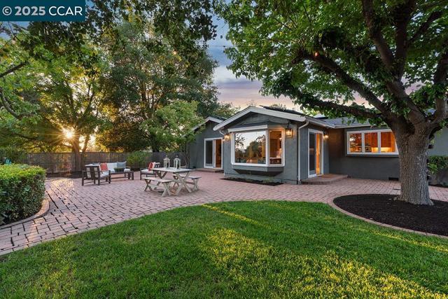3159 Lucas Dr, Lafayette CA: https://media.crmls.org/mediaz/16e316ac-d6c9-4216-9c69-a69388346489.jpg