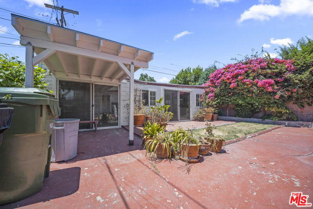 3613 S Gramercy Place, Los Angeles CA: https://media.crmls.org/mediaz/16e31d12-ddb2-4904-bd5f-ba0a21a8e2d0.jpg