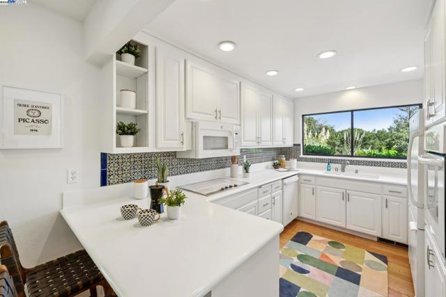 124 MARSHA PLACE, Lafayette CA: https://media.crmls.org/mediaz/16e34541-09ad-4612-8ff0-249ef6dec703.jpg