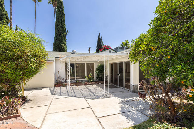 11215 Lull Street, Sun Valley CA: https://media.crmls.org/mediaz/16e3abf2-dbfa-4c37-b96f-53ea067d43b9.jpg
