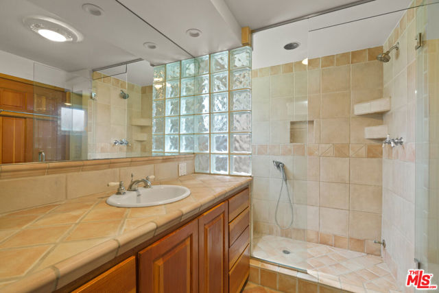 2026 Topanga Skyline Drive, Topanga CA: https://media.crmls.org/mediaz/16e42145-2a71-4820-accc-1e381911e2c1.jpg