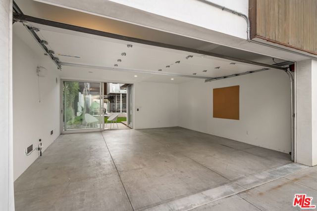 714 California Avenue, Venice CA: https://media.crmls.org/mediaz/16e45ca0-a600-45e5-b17a-23cf06f32fa3.jpg