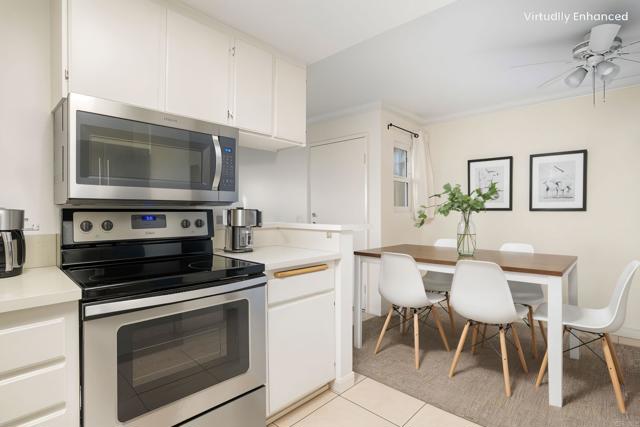 Detail Gallery Image 3 of 23 For 211 Woodland Pkwy, San Marcos,  CA 92069 - 2 Beds | 2 Baths