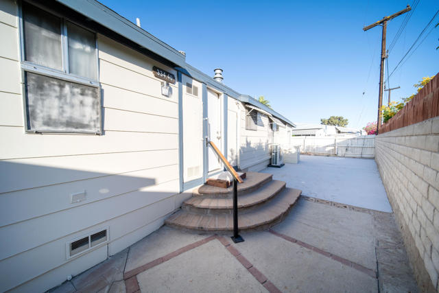 33440 Carlsbad Circle, Thousand Palms CA: https://media.crmls.org/mediaz/16e4a4f6-0ffd-454b-9d4f-a6a5e3956d34.jpg