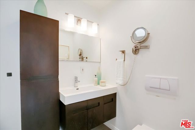 4751 Camino Del Rey, Santa Barbara CA: https://media.crmls.org/mediaz/16e52614-479a-40c1-aba8-f05251732da1.jpg