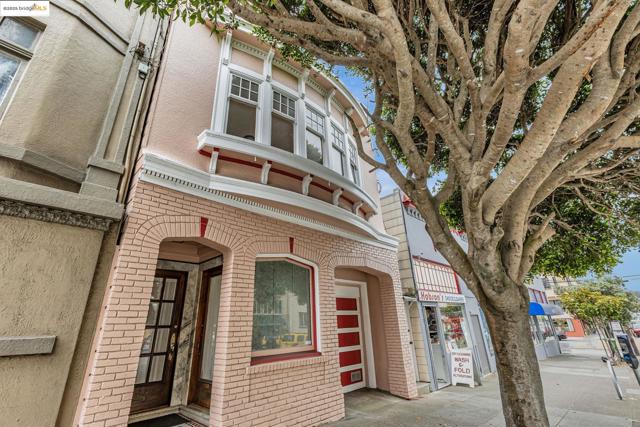 2033 Clement St, San Francisco CA: https://media.crmls.org/mediaz/16e52f6d-d0cd-4fd4-a90b-ca326497be40.jpg