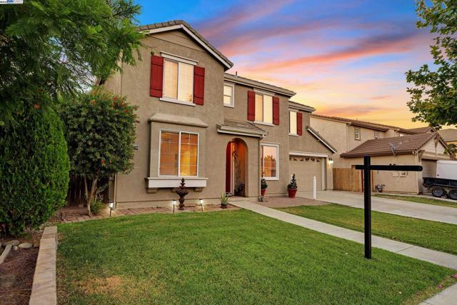 1419 Nubian St, Patterson CA: https://media.crmls.org/mediaz/16e54a23-6992-4394-88e7-0659ea621bbf.jpg