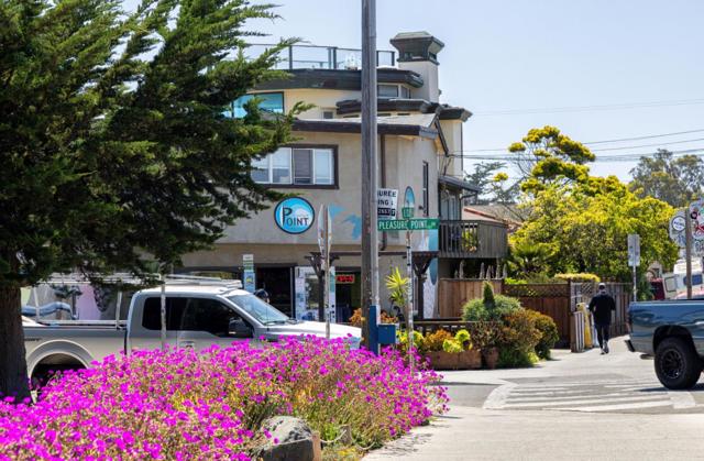 355 30th Avenue, Santa Cruz CA: https://media.crmls.org/mediaz/16e5a80c-851c-47f2-a2cd-6bdd41d6c05c.jpg