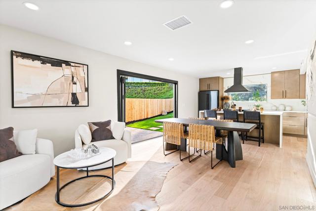 13334 Barbados Way, Del Mar CA: https://media.crmls.org/mediaz/16e5b59e-3db3-4171-8a3c-cc0917ae20ee.jpg