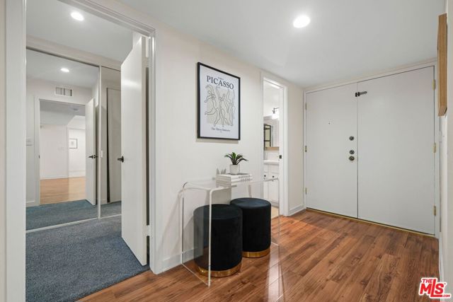 5440 Lindley Avenue, 208 photo 3