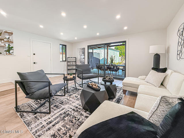 7530 Gaviota Avenue, Lake Balboa CA: https://media.crmls.org/mediaz/16e5d5f9-05ef-4e93-b876-23115e132683.jpg