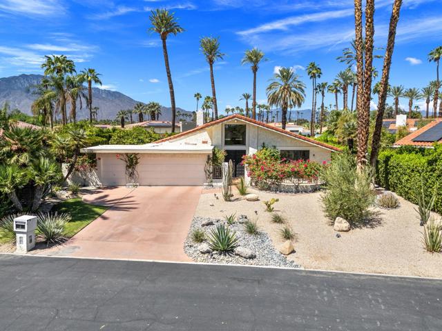 4 Lincoln Place, Rancho Mirage CA: https://media.crmls.org/mediaz/16e5f190-ffbc-4b9e-b42d-b8ba9992f498.jpg