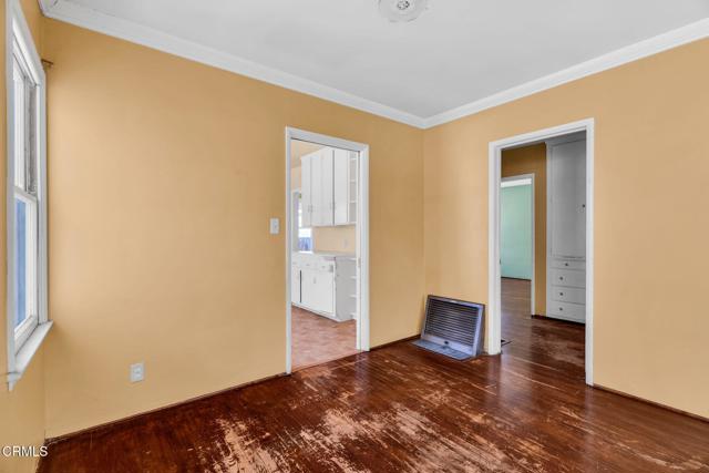 4127 Scandia Way, Los Angeles CA: https://media.crmls.org/mediaz/16e6cba1-c982-476d-8907-bc973096e5b9.jpg