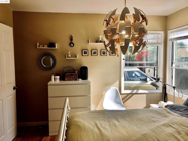 986 Kains Ave, Albany CA: https://media.crmls.org/mediaz/16e6cfb1-a258-4ba8-8737-63a4557848a5.jpg