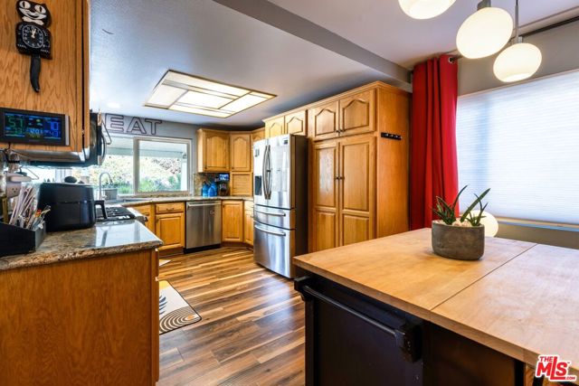 13735 Aldergrove Street, Sylmar CA: https://media.crmls.org/mediaz/16e74b8b-89a0-4e89-b57d-7f4f587f20ce.jpg