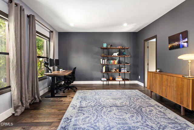 1052 New York Drive, Altadena CA: https://media.crmls.org/mediaz/16e77a10-bdef-427a-82ac-da1f67fe60b3.jpg