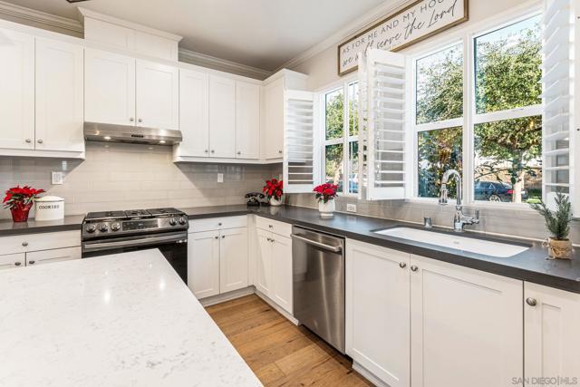 2769 Overlook Point Dr, Escondido CA: https://media.crmls.org/mediaz/16e7a091-f4e8-437d-b7a4-abf71c54ceef.jpg