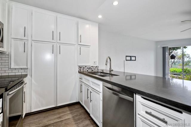 5710 Baltimore Dr, La Mesa CA: https://media.crmls.org/mediaz/16e7ce4c-308a-4afd-9e43-3ef1344acf4e.jpg