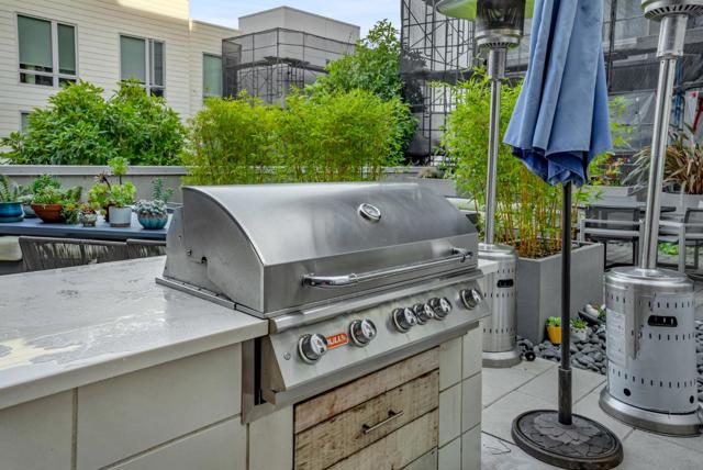 10 Innes Court, San Francisco CA: https://media.crmls.org/mediaz/16e7faa8-1198-49e0-9786-a18db89f904a.jpg