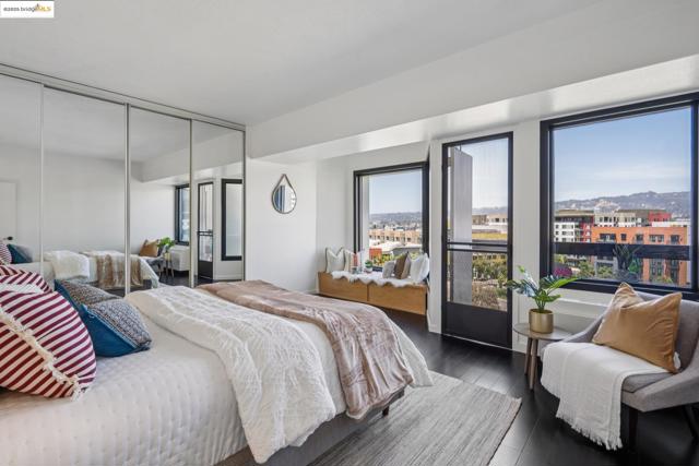 6363 Christie Ave, Emeryville CA: https://media.crmls.org/mediaz/16e80b3b-afe2-4c78-8cd7-20db64d80d58.jpg