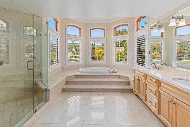436 Summit Drive, Redwood City CA: https://media.crmls.org/mediaz/16e8209d-0ffb-44b7-9e1e-acce356631a7.jpg