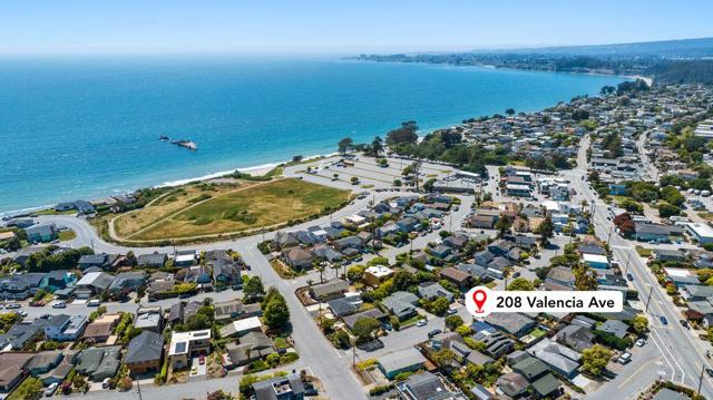 208 Valencia Avenue, Aptos CA: https://media.crmls.org/mediaz/16e86585-feed-4780-9f86-6cc4dc8c6694.jpg