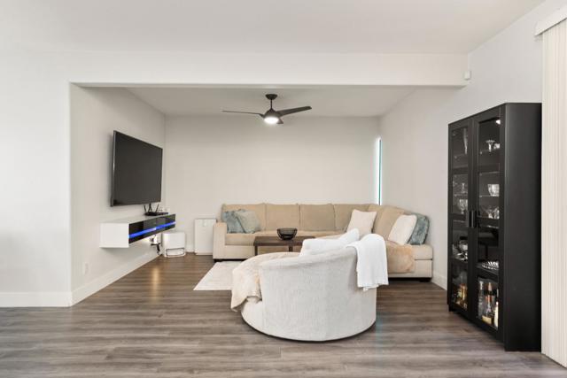 2372 Donner Pass Avenue, Sacramento CA: https://media.crmls.org/mediaz/16e8a205-accb-4300-81fb-552e5c1aed63.jpg