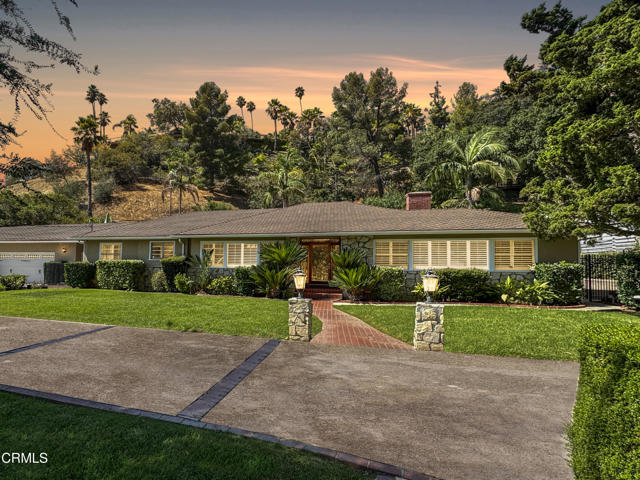 Detail Gallery Image 1 of 38 For 1535 Glenmont Dr, Glendale,  CA 91207 - 3 Beds | 2/2 Baths