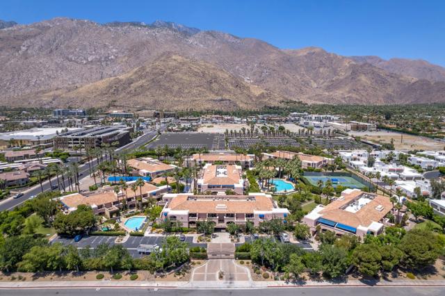 500 E Amado Road, Palm Springs CA: https://media.crmls.org/mediaz/16e95804-93f4-47d0-8275-0b67fdfc49ac.jpg