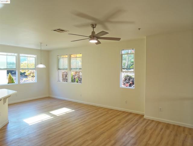 1150 Summer Ln, Richmond CA: https://media.crmls.org/mediaz/16e967f0-8161-4360-bb3a-d4466375f4fc.jpg