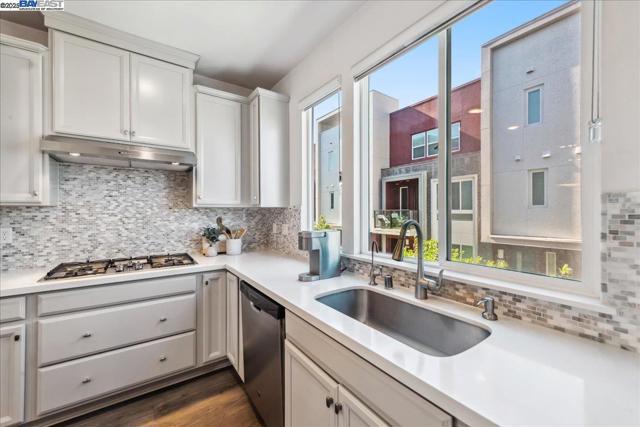 3933 Eminence St, Dublin CA: https://media.crmls.org/mediaz/16e9728d-fe1e-4142-8049-d48df10152ff.jpg