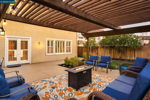 5617 Evolene St, Danville CA: https://media.crmls.org/mediaz/16e99449-33f5-47ed-b4c0-d3c31bdd0a13.jpg