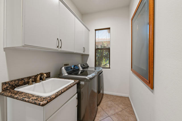 7 Chopin Court, Rancho Mirage CA: https://media.crmls.org/mediaz/16e9efe7-e383-485a-9146-e76a73ecba4e.jpg