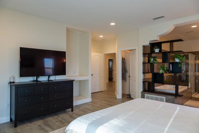 Detail Gallery Image 14 of 46 For 1657 Coronado Ave, Spring Valley,  CA 91977 - 5 Beds | 3/1 Baths