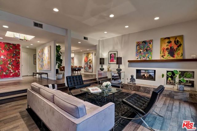 2224 Hercules Drive, Los Angeles CA: https://media.crmls.org/mediaz/16ea37fb-0b7e-41c7-a880-98cd79361dce.jpg