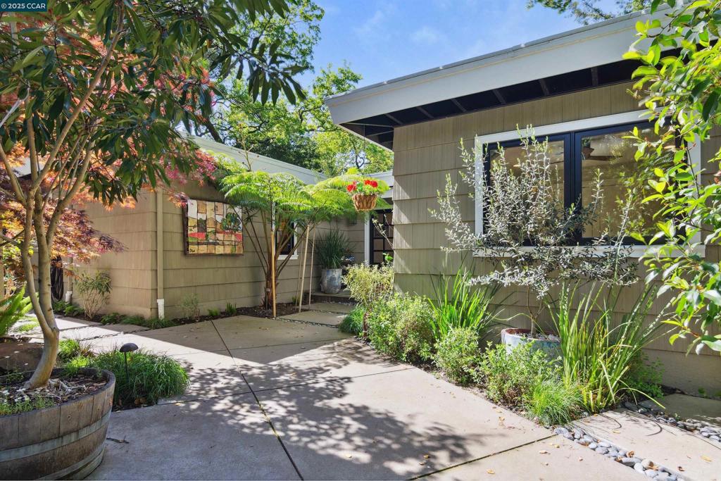 20 Mira Loma Rd