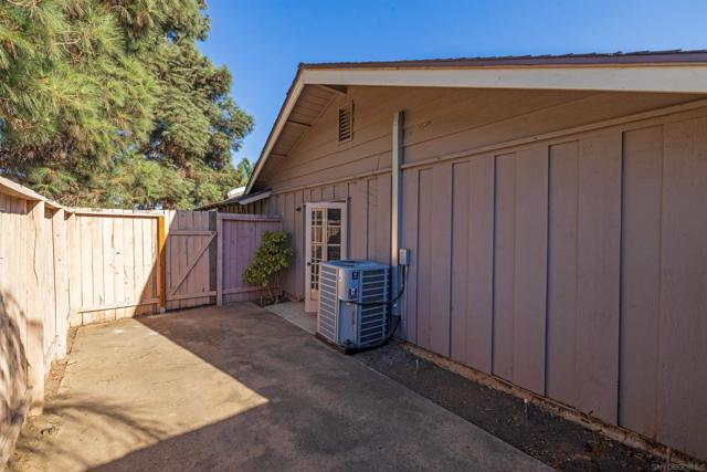 Image 32 of 44 For 11608 Vernette Dr