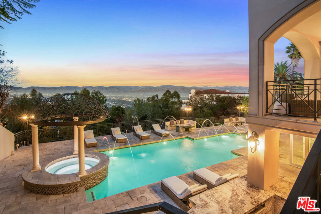 12063 Crest Court