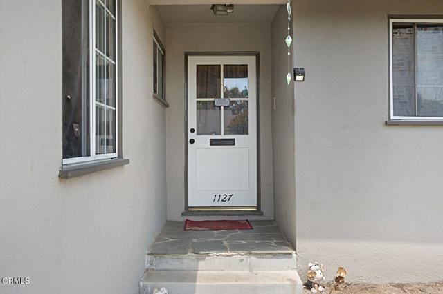 1127 Douglas Avenue, Oxnard CA: https://media.crmls.org/mediaz/16eb9125-0fb8-437c-b157-a3a3a4b6f1ba.jpg
