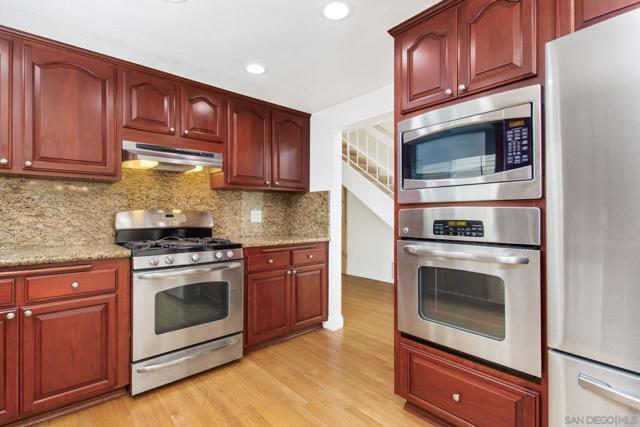 12216 Riesling Ct, San Diego CA: https://media.crmls.org/mediaz/16ebbd3e-8b67-4a63-bd2b-f4810f2f8160.jpg