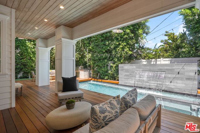 18057 Valley Vista Boulevard, Encino CA: https://media.crmls.org/mediaz/16ebbfca-4479-4669-a76a-a0bf6fa9190a.jpg