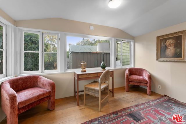 2107 Santa Rosa Avenue, Altadena CA: https://media.crmls.org/mediaz/16ebf9d2-5f1b-4d54-85e0-bcaff3b145af.jpg