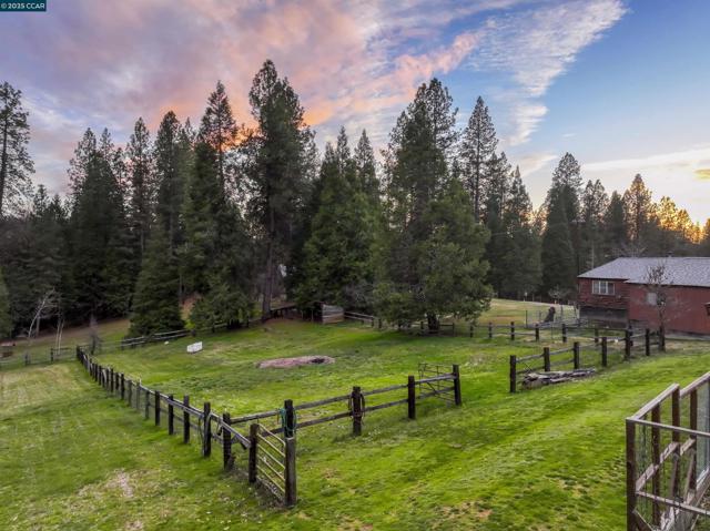 11417 Red Dog Rd, Nevada City CA: https://media.crmls.org/mediaz/16ebfd3e-4c44-4782-bc08-acbaac072e2b.jpg