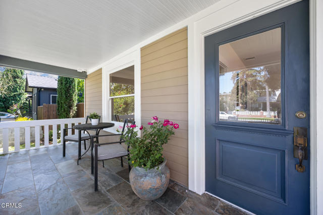975 N Mentor Avenue, Pasadena CA: https://media.crmls.org/mediaz/16ec15cb-8dbc-4a86-9929-5c19978bfb5e.jpg