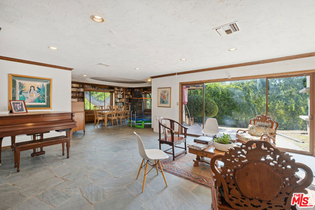 16145 High Valley Place, Encino CA: https://media.crmls.org/mediaz/16ec88eb-1904-429c-9818-4df1b0c2fb5b.jpg