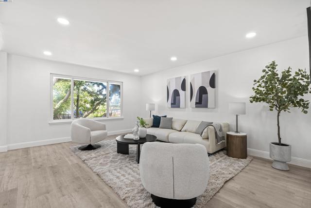 924 Magnolia Dr, Alameda CA: https://media.crmls.org/mediaz/16ecded9-77ce-4ecc-80dd-ea5efaf1d92c.jpg