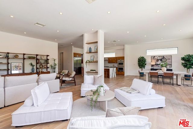 3571 Colonial Avenue, Los Angeles CA: https://media.crmls.org/mediaz/16ece5dd-c9d8-4a98-bbea-66b2d1ac8fc5.jpg