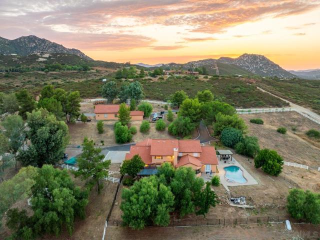 15091 Chemise Creek Rd, Ramona CA: https://media.crmls.org/mediaz/16ed15e9-b570-49f7-bf8e-82f47c2af17a.jpg